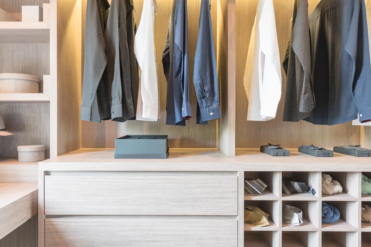Four Things to Know While Planning for a Walk-in Closet