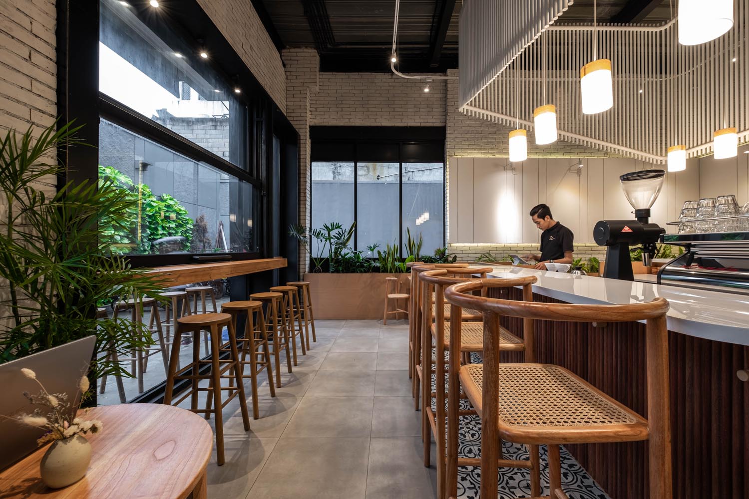Bukan Ruang Café Shows Flexibility in Limited Space