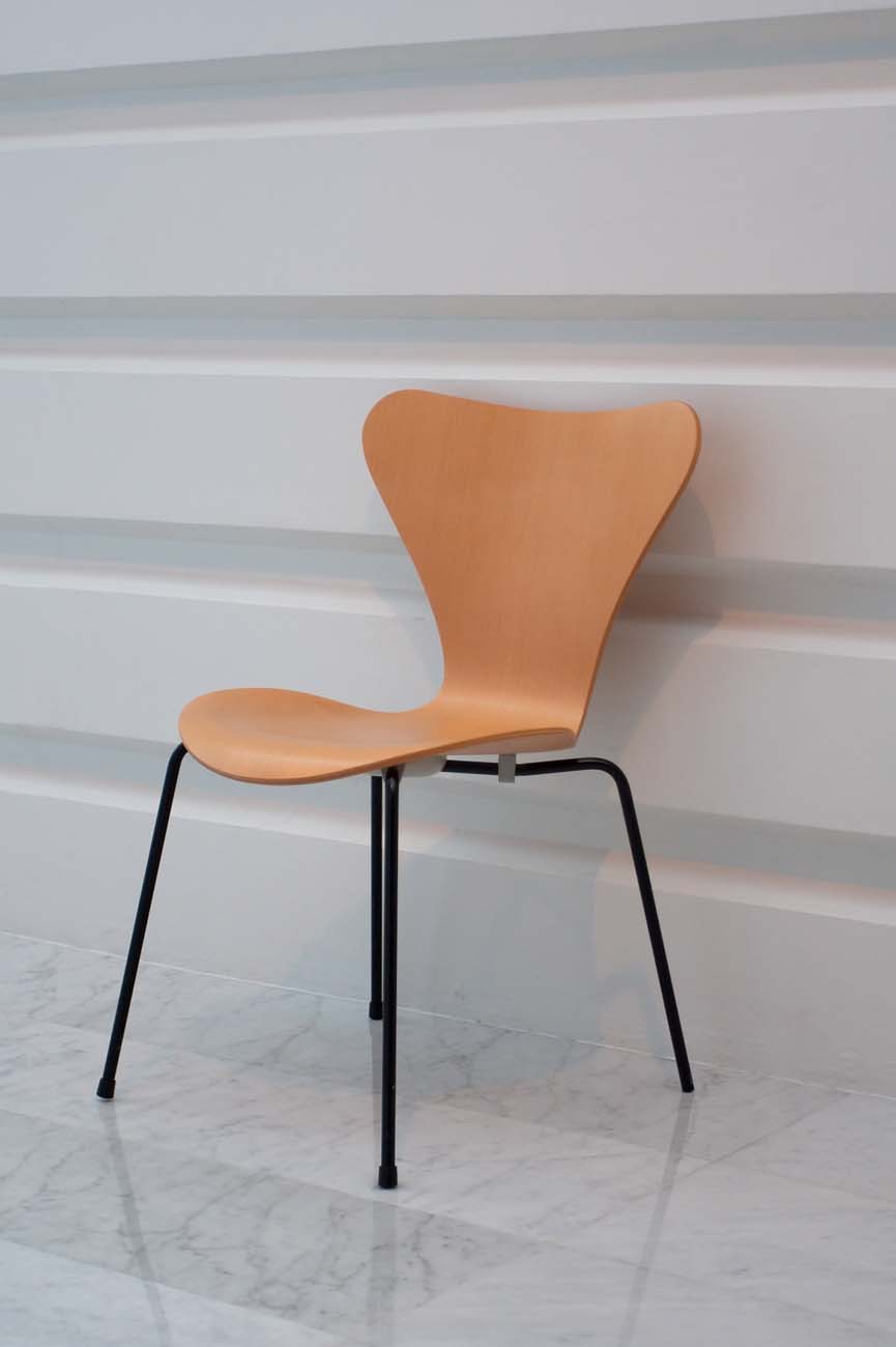 Get to Know Eight Iconic Retro Chairs for Your Home