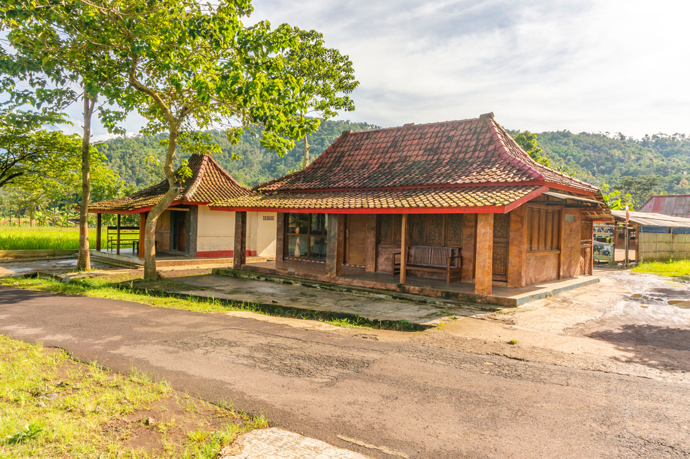 Rumah Adat Sunda, Berbagai Bentuk Atap sebagai Ikon Budaya | Archify