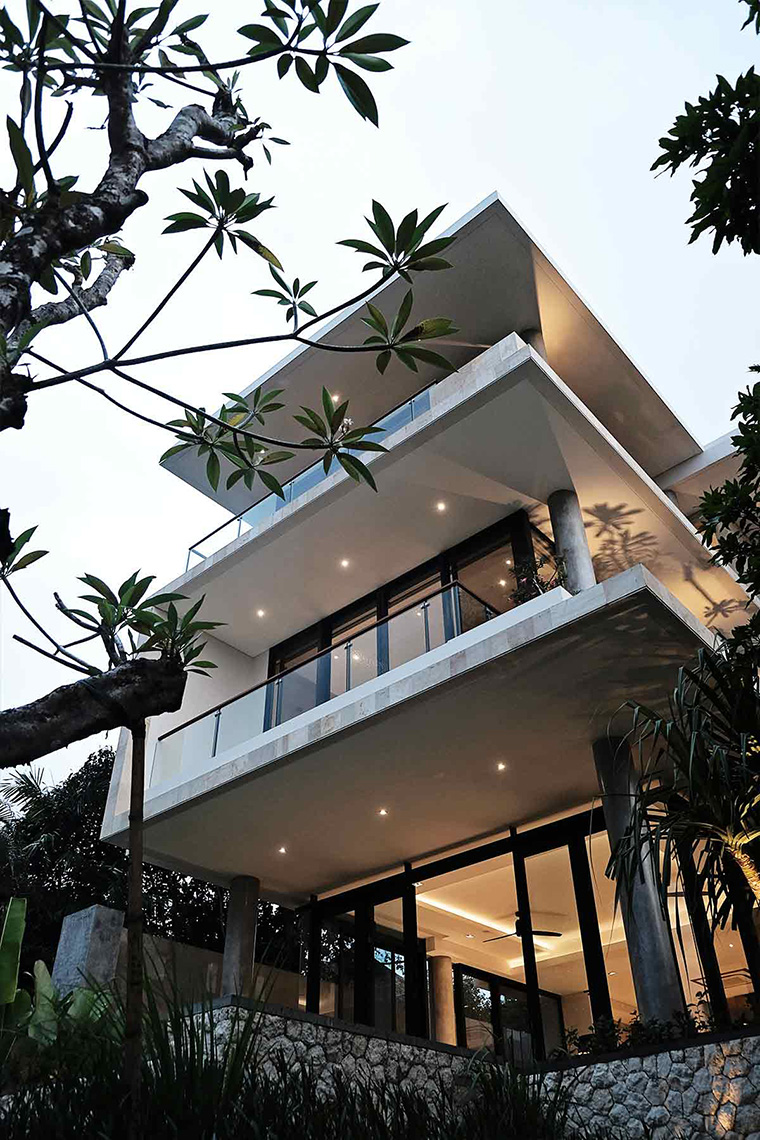 R+K House, Rumah dengan View Lautan Dewata