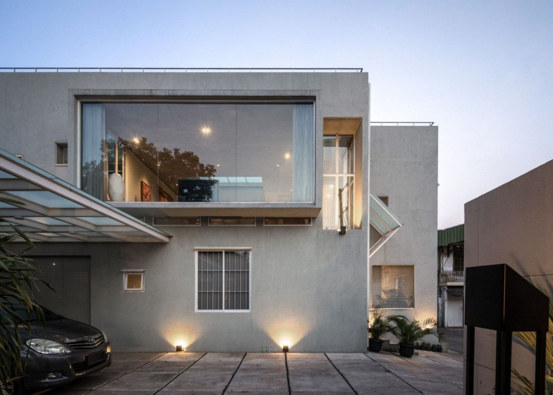 Cube House Responds to Privacy Issue Through Visual Barrier
