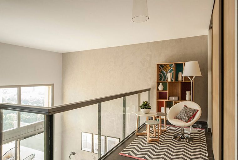 contoh desain mezzanine di apartemen minimalis
