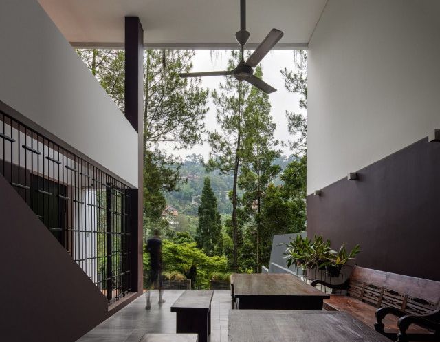 Dago T House Humble Design Creates an Illusion of One-storey House