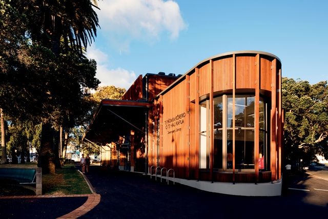 Te Pātaka Kōrero o Te Hau Kapua: Devonport Library