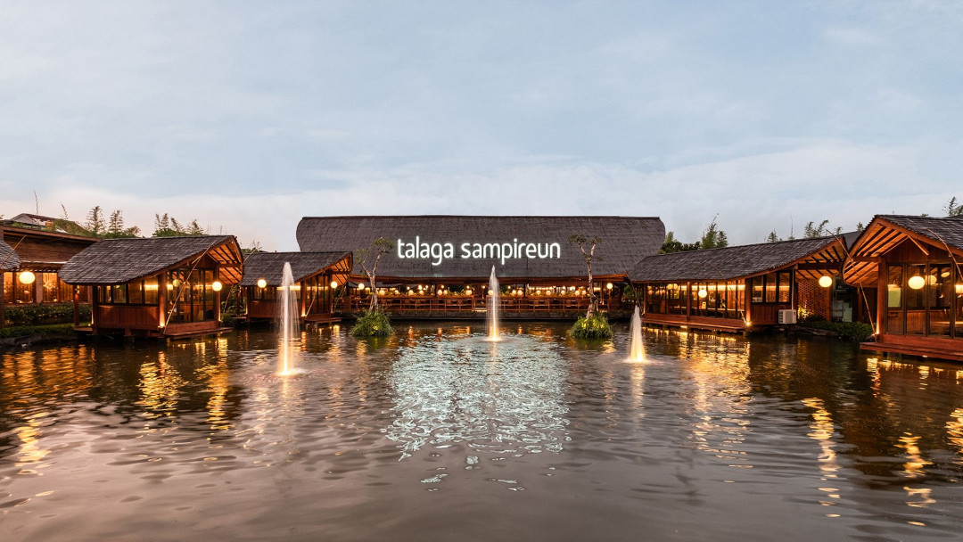 Talaga Sampireun by Seniman Ruang Unifies Sustainable Design Approach & Traditional Indonesian Values