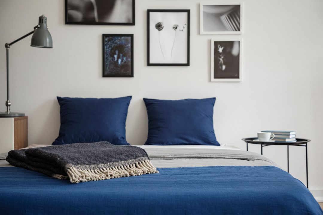 5 Tips Memilih dan Menampilkan Hiasan Dinding Kamar Tidur Minimalis