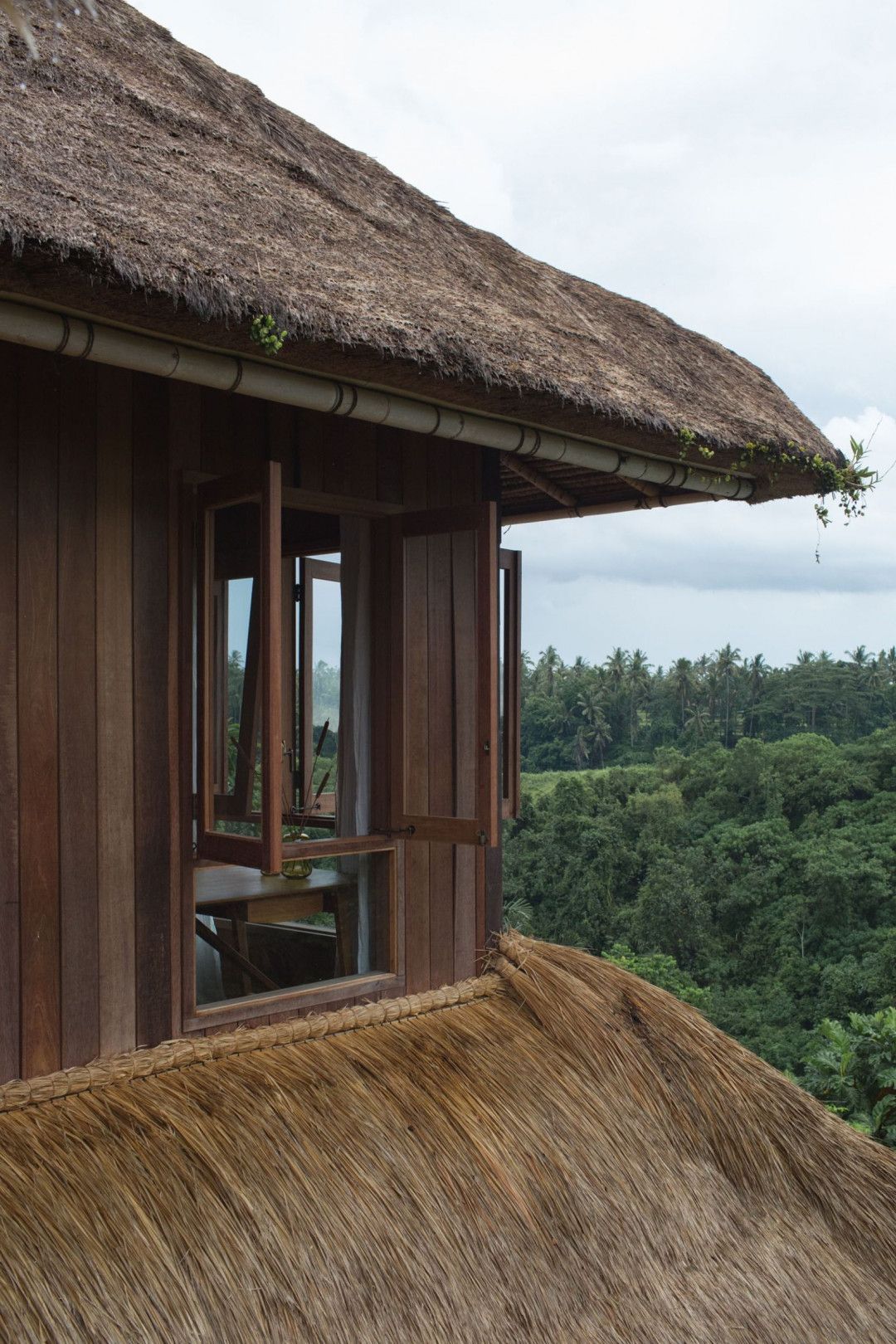 Rumah Purnama Restoration Encompasses the Luxuries of Modernity x Bali’s Bohemian Heyday