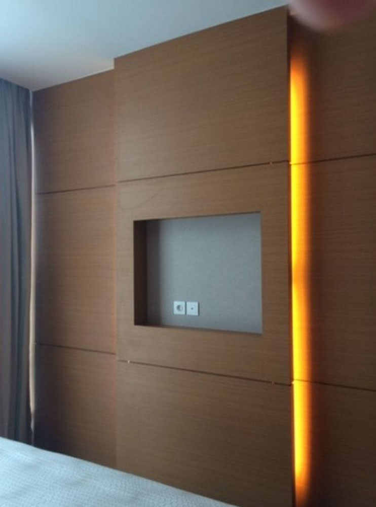 tips dan trik merancang pencahayaan ruang pada dinding Verde Apartment