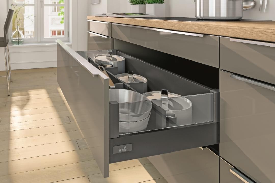 INNOTECH ATIRA SILVER GREY IS70 WITH QUADROV6 from Hettich