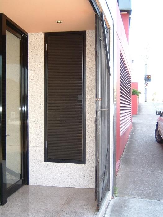 Commercial Security Grilles – S07-1™ Pivoting Security Screens Stack Minimisation from The Australian Trellis Door Co