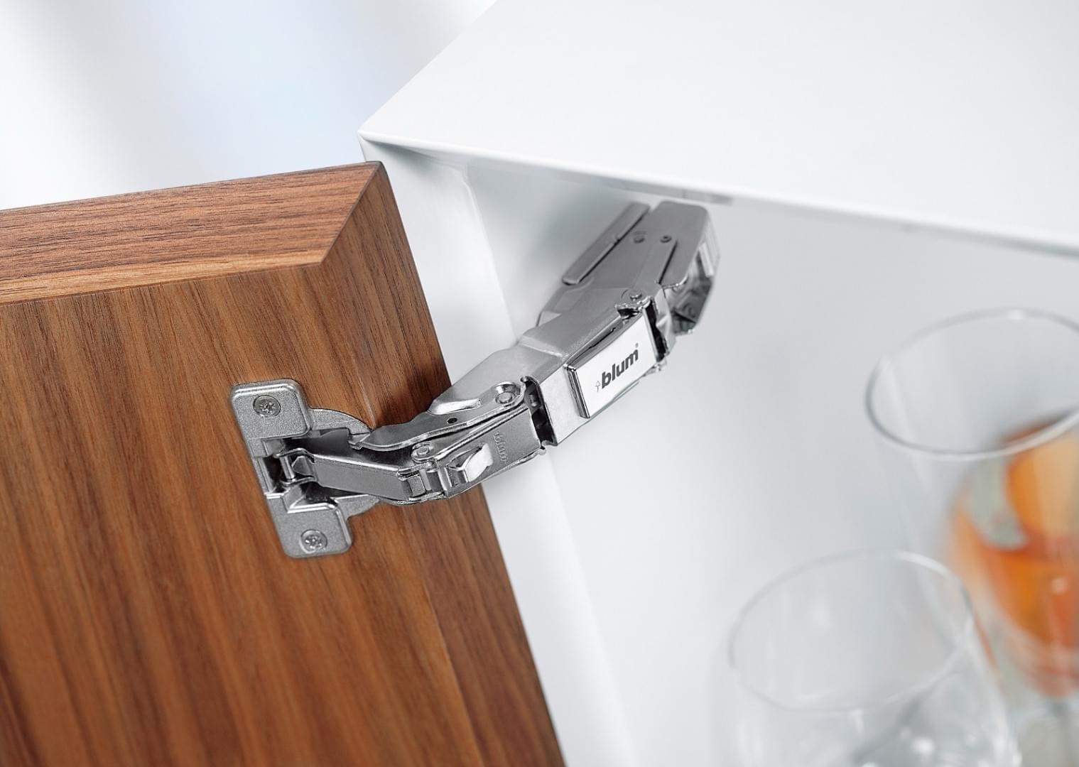 155° unsprung 0-protrusion hinge from Blum
