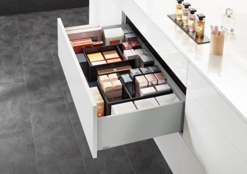 LEGRABOX High Fronted Pull-Out - C Height from Blum