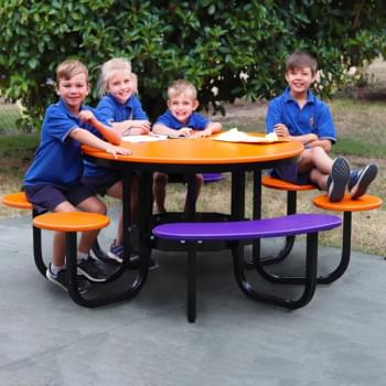Satellite Round Table Setting – Recycled Plastic