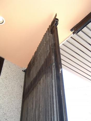 Commercial Security Grilles – S07-1™ Pivoting Security Screens Stack Minimisation from The Australian Trellis Door Co