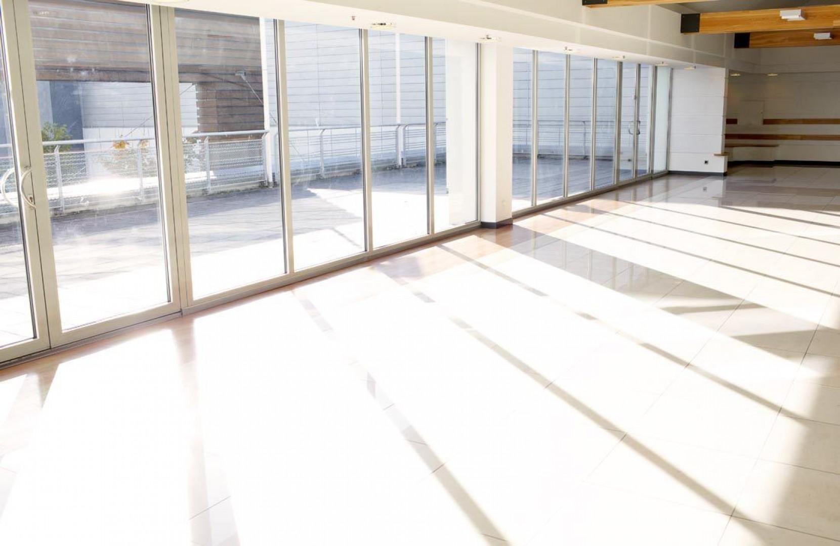 tolv svinge hegn Natural and Artificial Lighting in Commercial Buildings